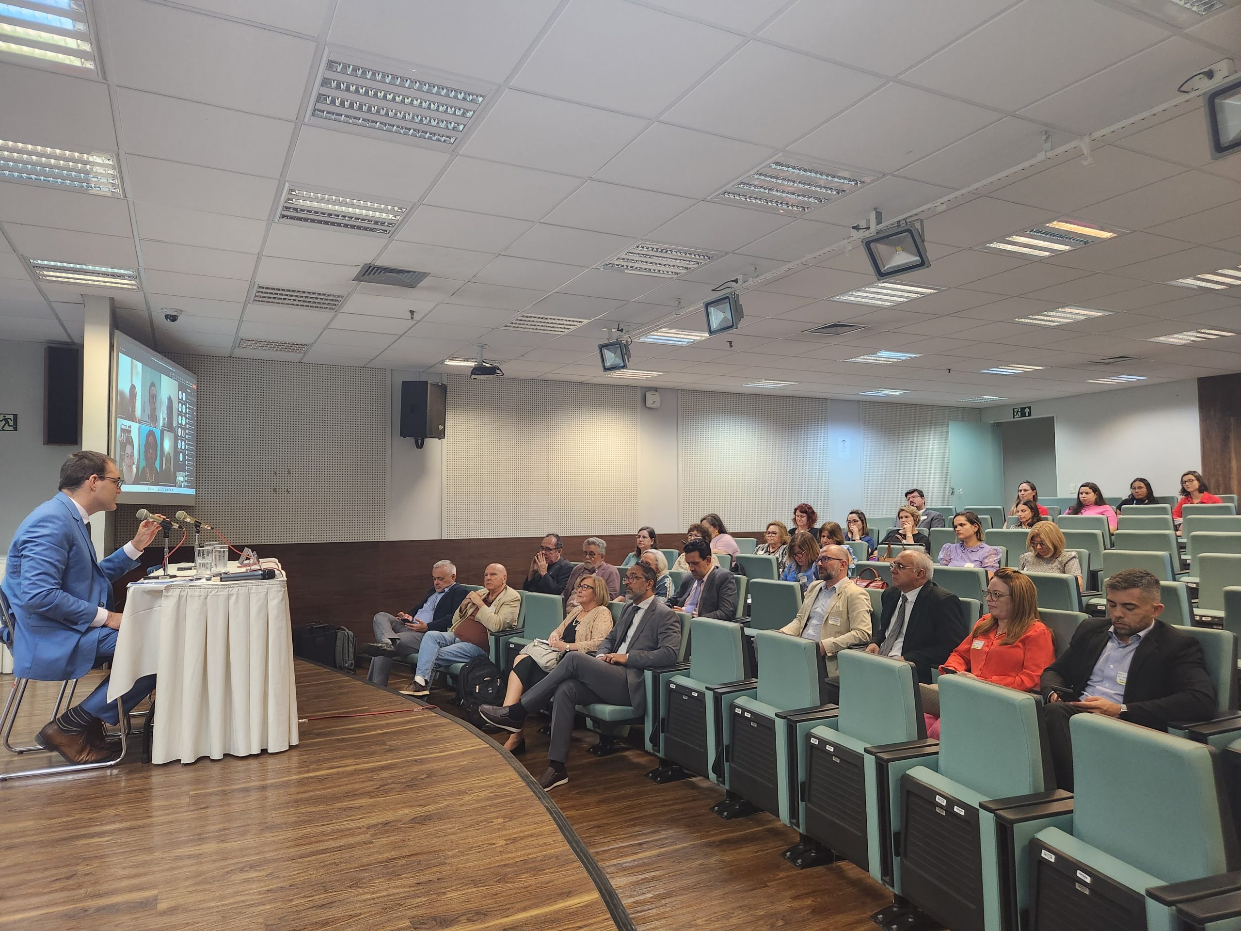 Reunião contra EaD